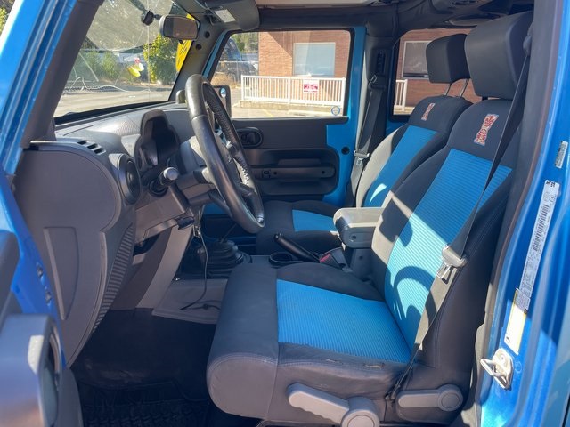 2010 Jeep Wrangler Unlimited Islander photo 2