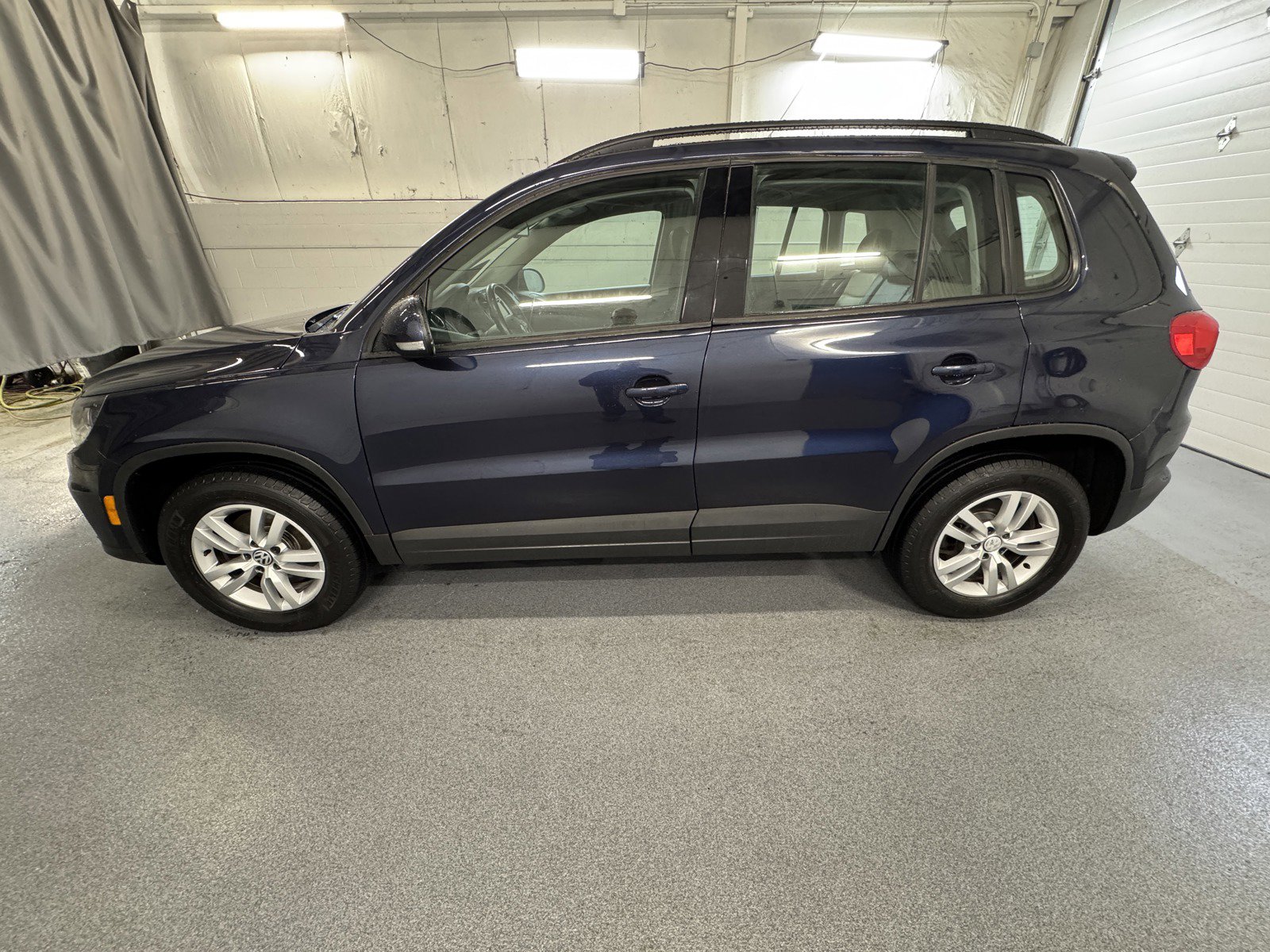 2016 Volkswagen Tiguan S photo 4