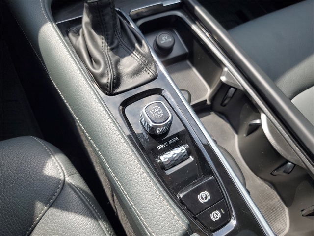 2020 Volvo XC90 T6 Momentum photo 26