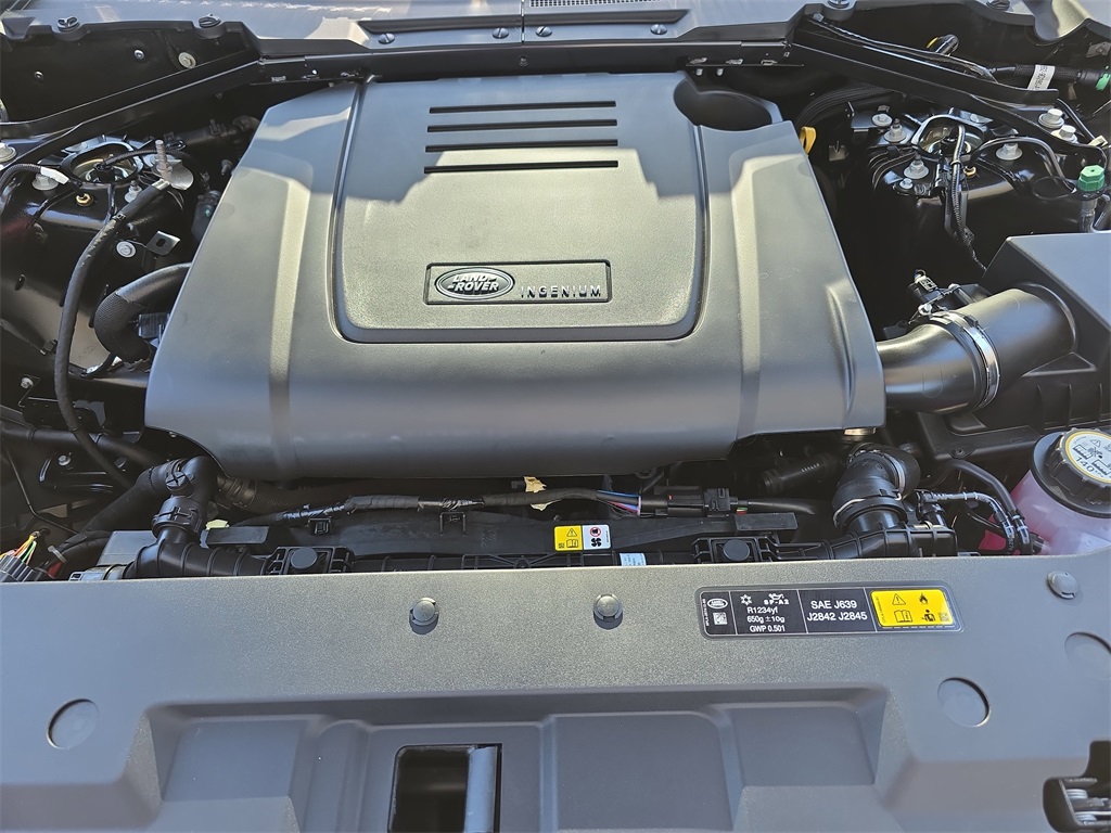 2025 Land Rover Defender 110 S photo 27