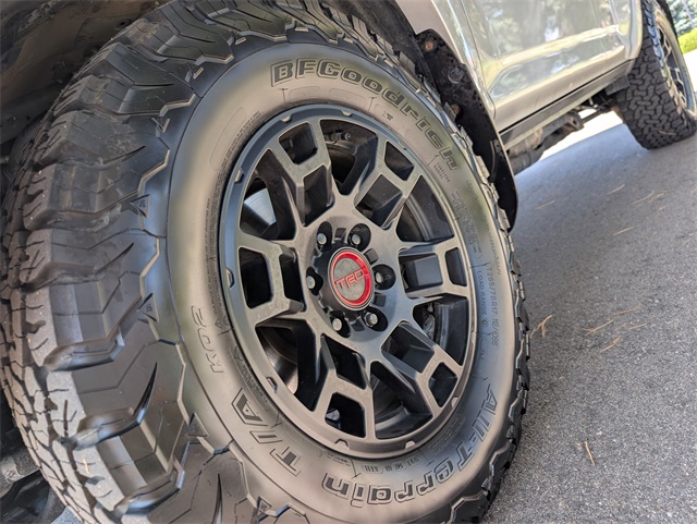 2022 Toyota 4Runner TRD Off-Road Premium photo 8