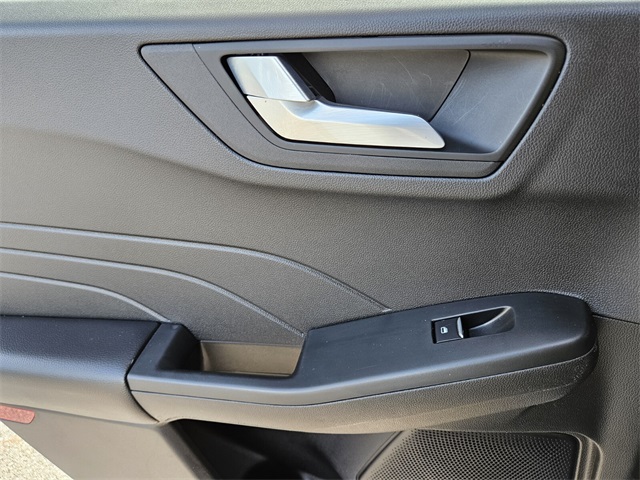 2023 Ford Escape ST-Line photo 4