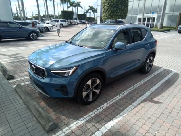 2023 Volvo XC40 Plus