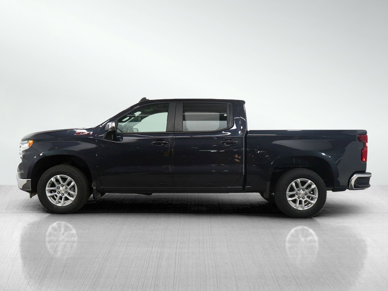 Used 2022 Chevrolet Silverado 1500 LT with VIN 1GCUDDED9NZ530592 for sale in White Bear Lake, Minnesota