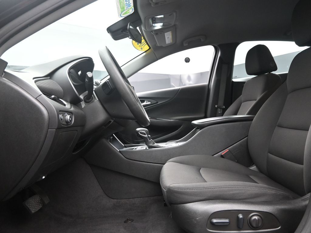 2023 Chevrolet Malibu 1LT photo 10
