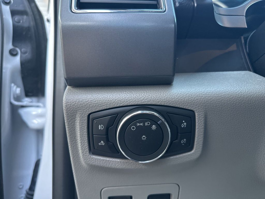2019 Ford F-150 XLT photo 13