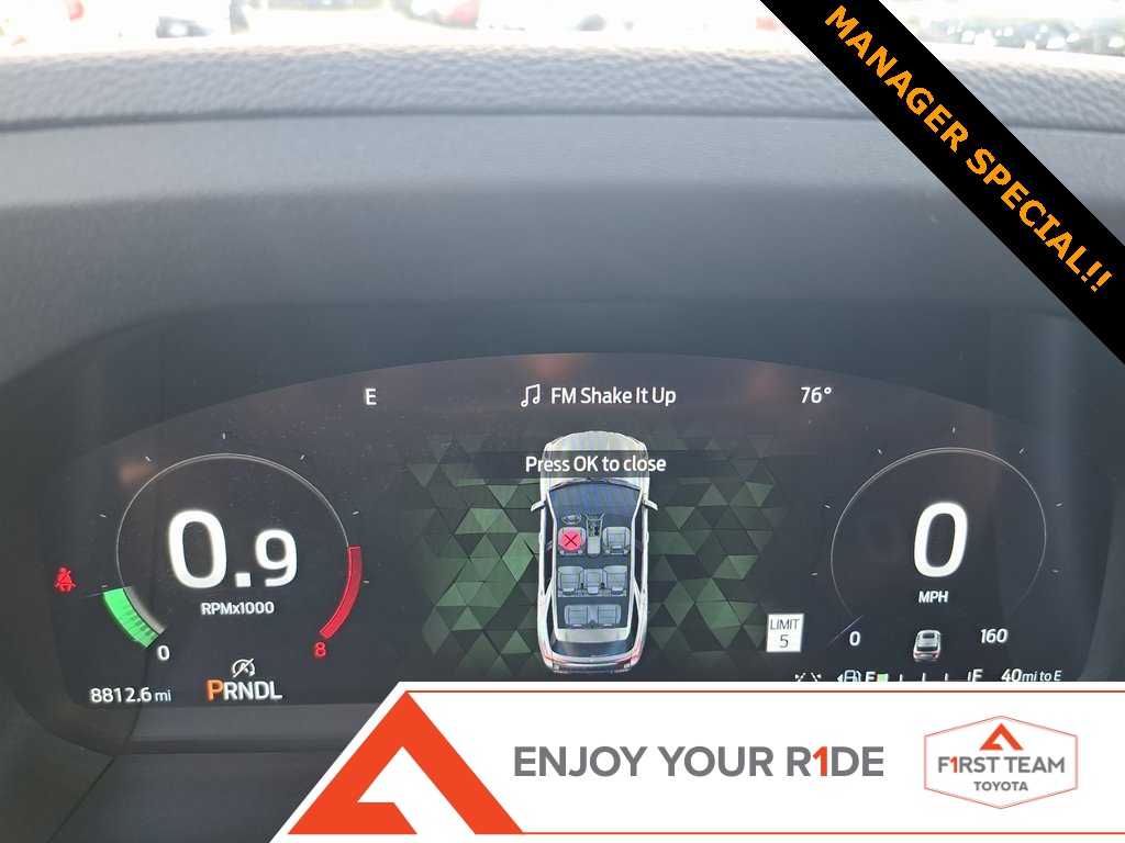 2025 Ford Explorer photo 4