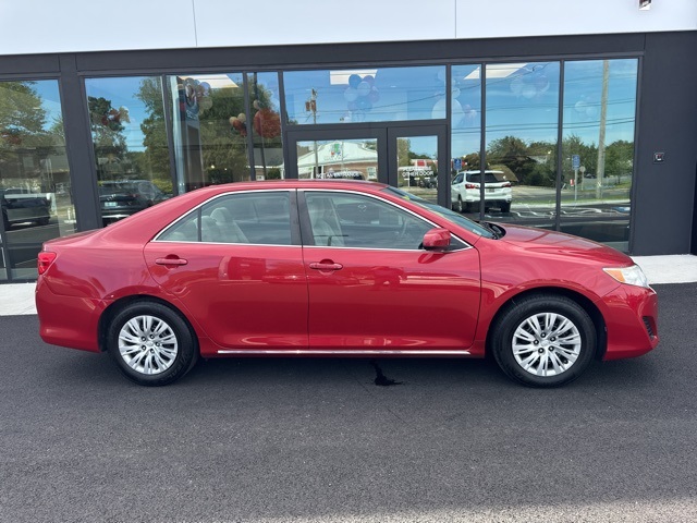 2014 Toyota Camry L photo 2