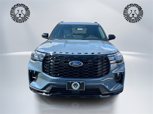2025 Ford Explorer ST-Line photo 2