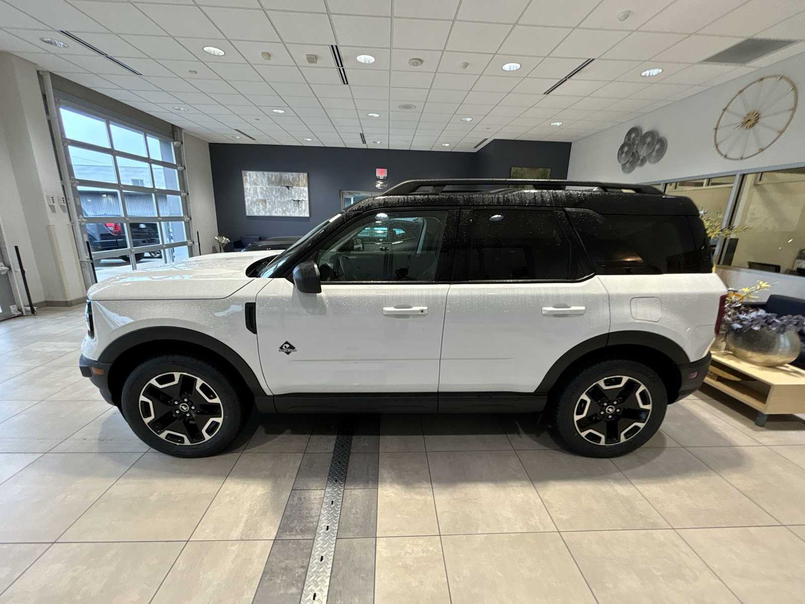 2022 Ford Bronco Outer Banks photo 4
