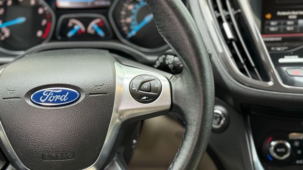 2015 Ford Escape Titanium photo 21