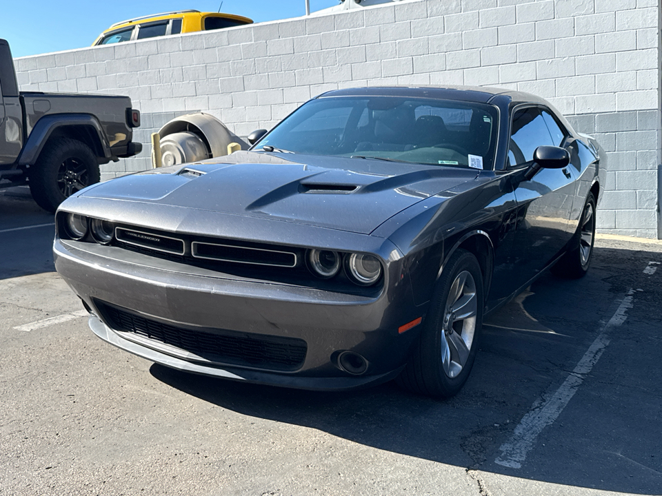 2015 Dodge Challenger SXT photo 2