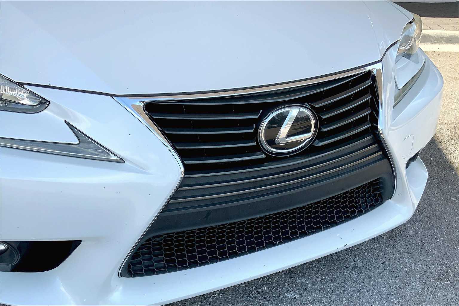 2016 Lexus IS 200t photo 26
