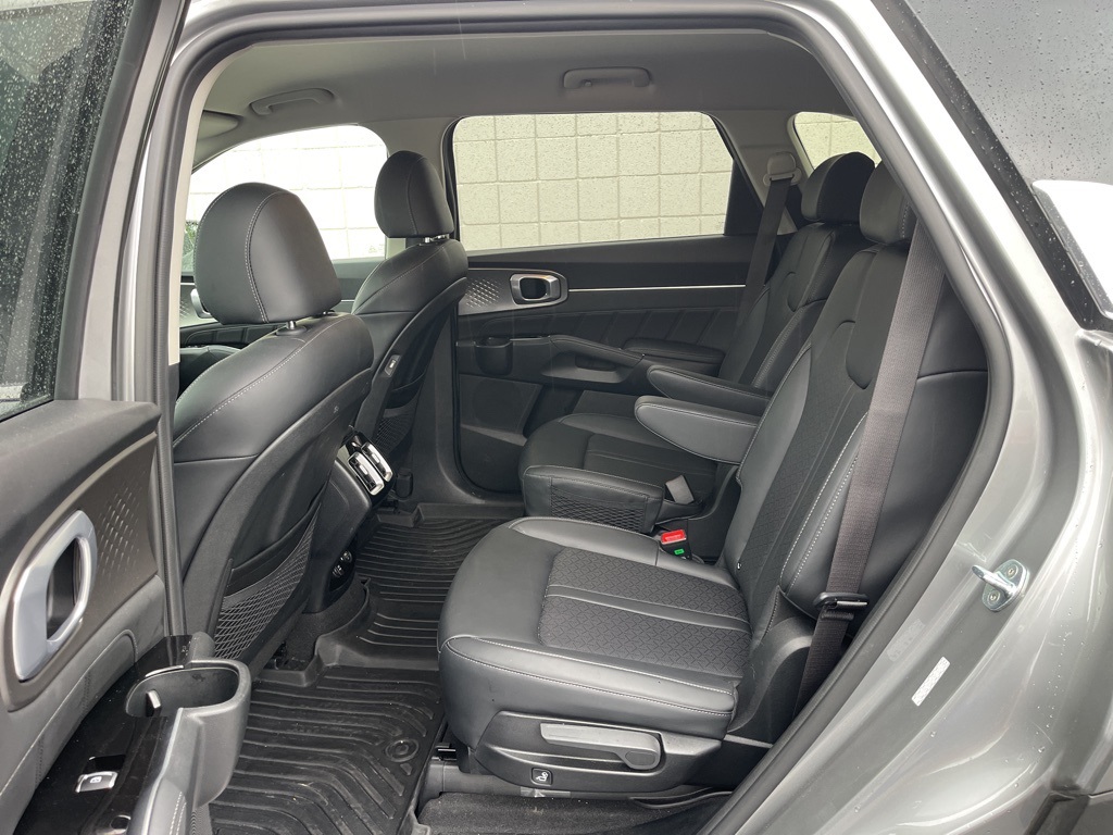 2022 Kia Sorento Plug-In Hybrid SX photo 11