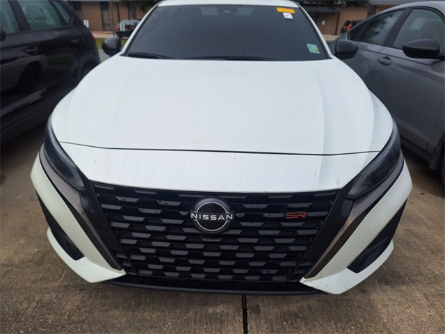 2023 Nissan Altima 2.5 SR photo 2