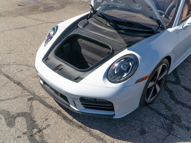 2025 Porsche 911 photo 14