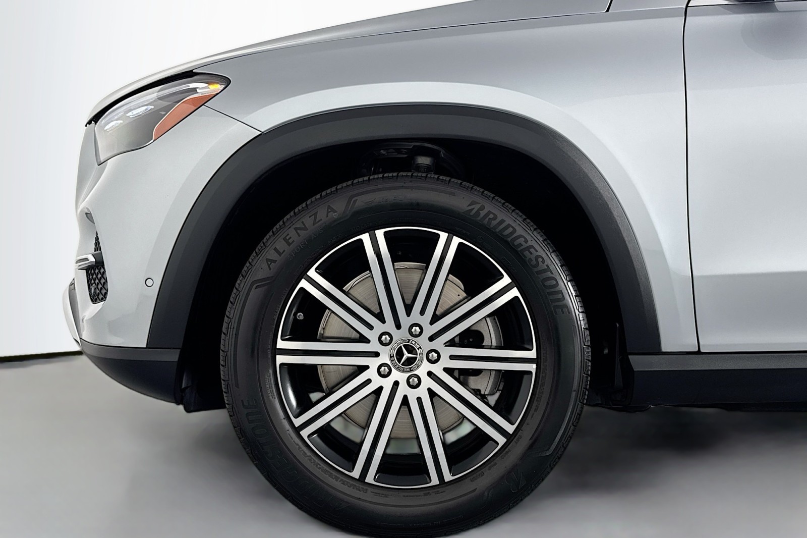 2025 Mercedes Benz GLE 450e photo 7