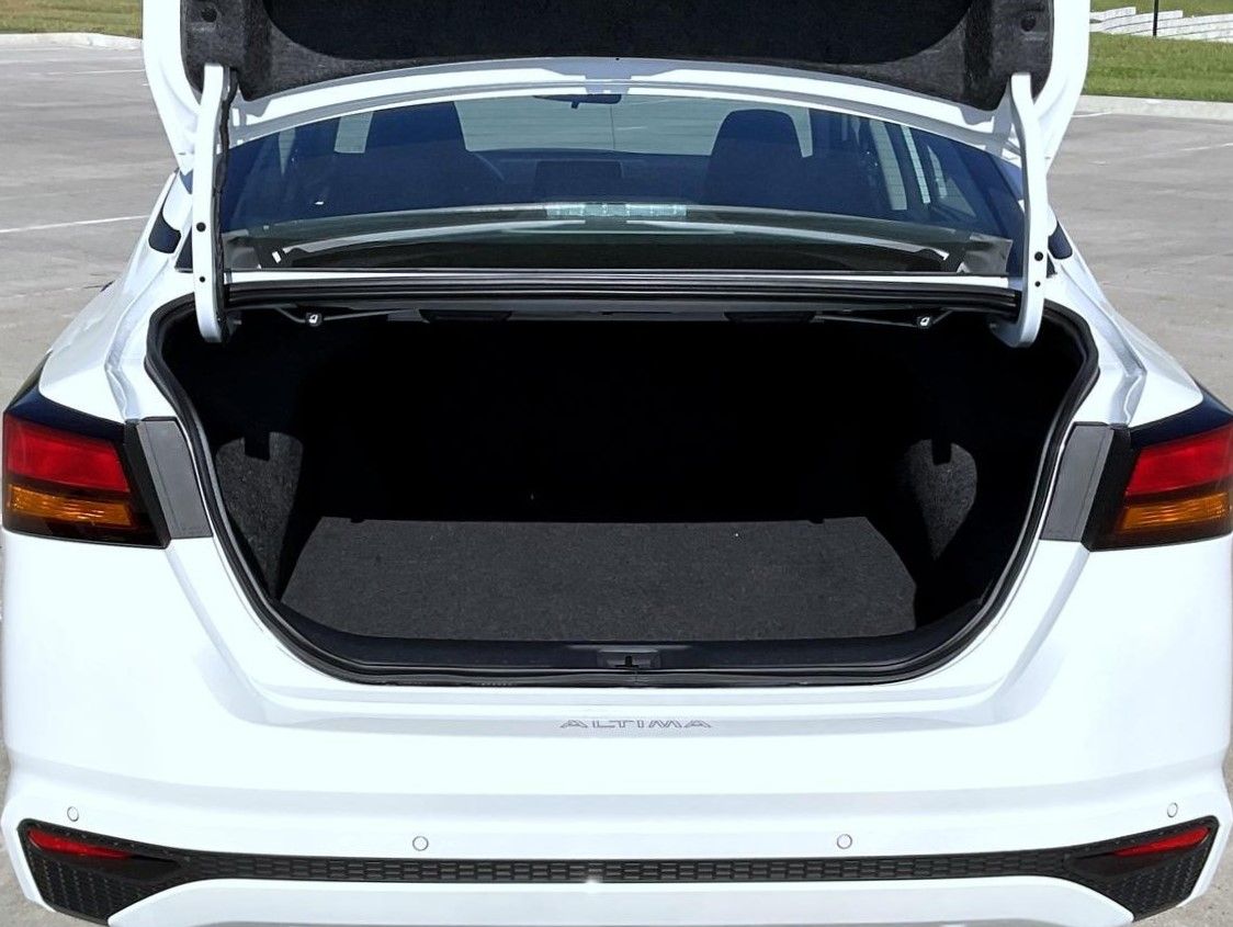 2025 Nissan Altima 2.5 SV photo 9