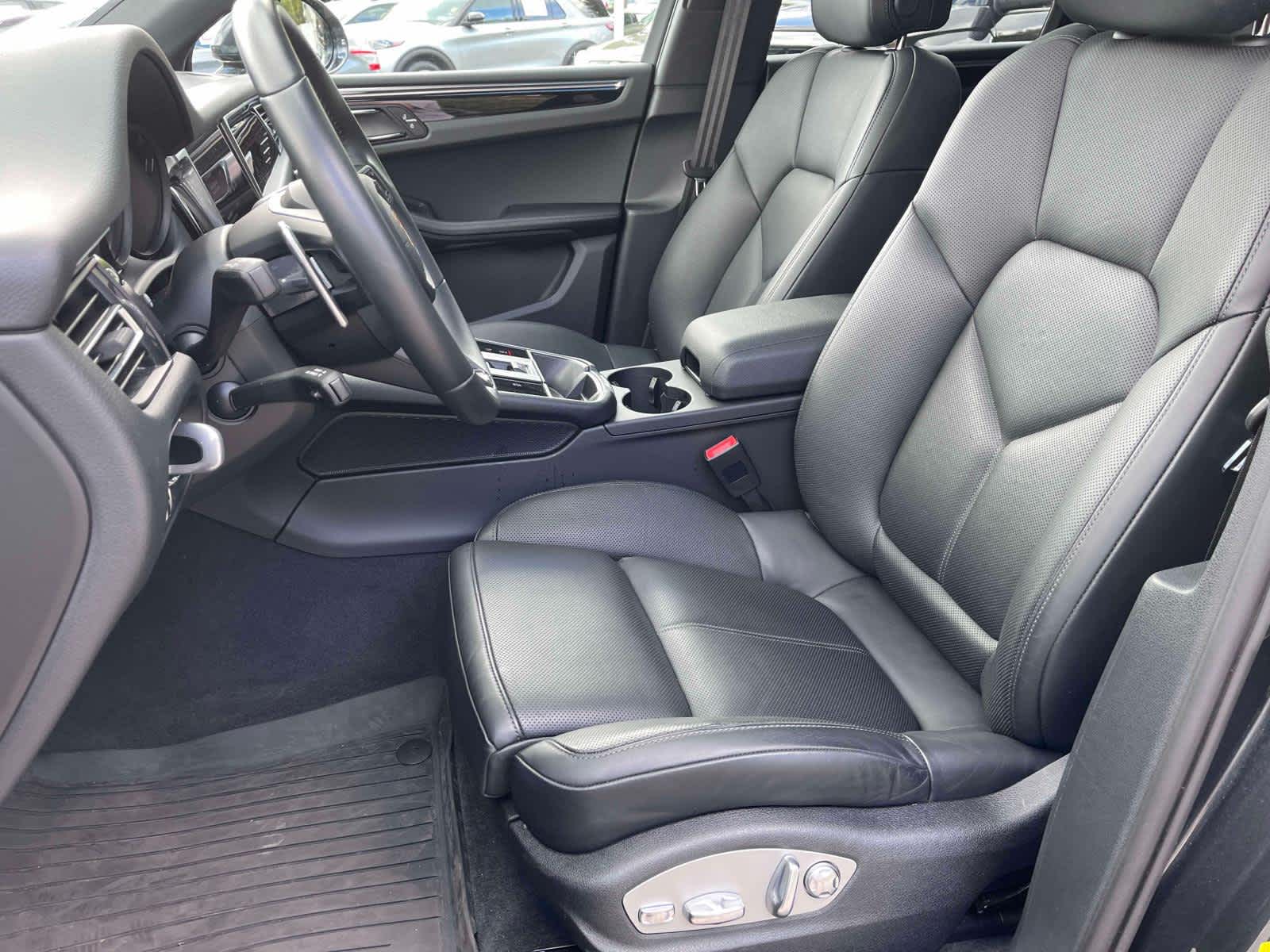 2024 Porsche Macan Base photo 11
