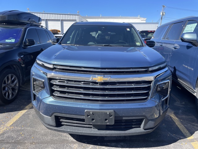 2025 Chevrolet Traverse 2LT photo 2