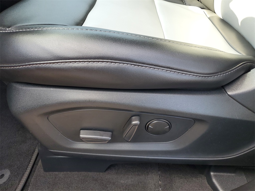 2022 Ford Explorer XLT photo 3