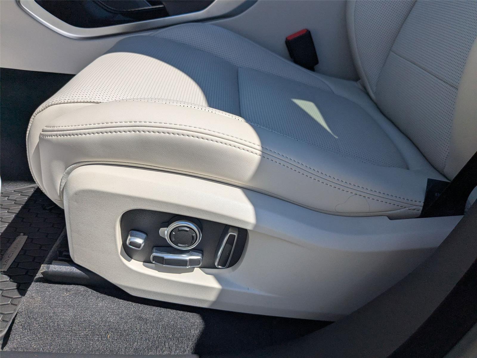 2026 Jaguar F-PACE P250 R-Dynamic S photo 14