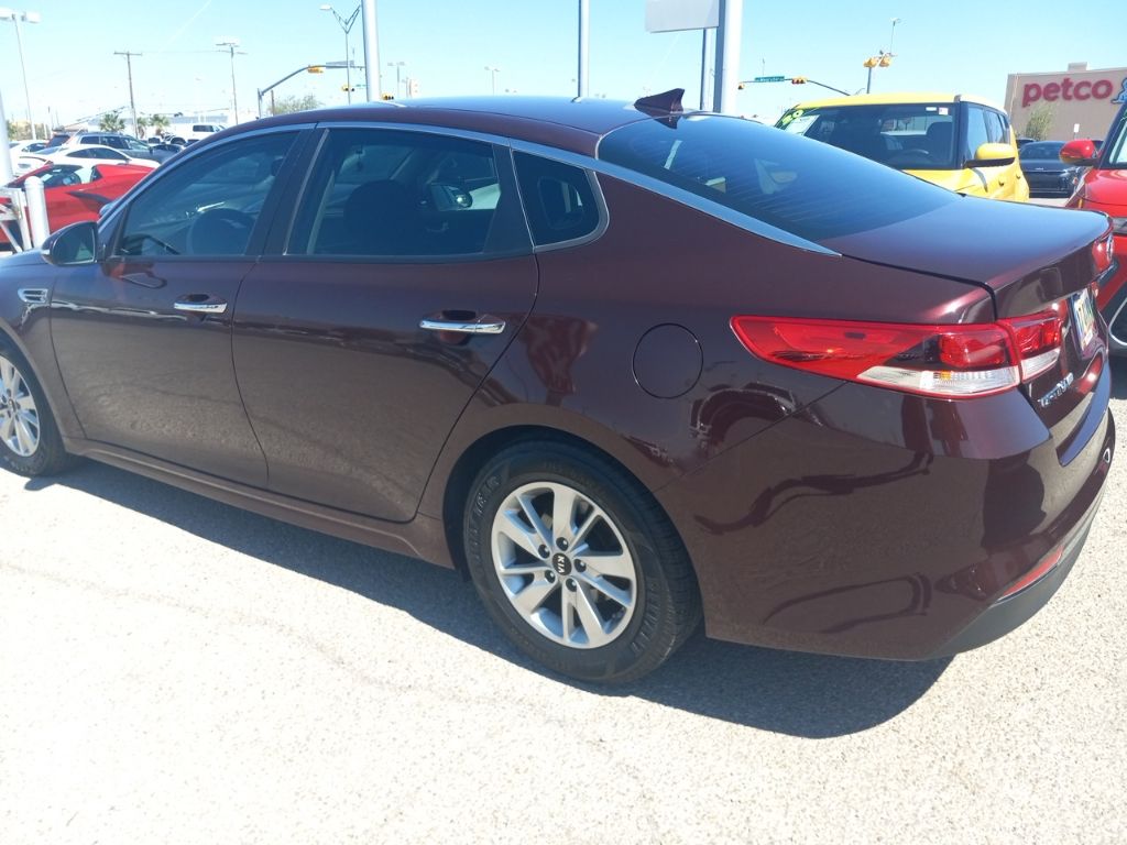 2017 Kia Optima LX photo 9