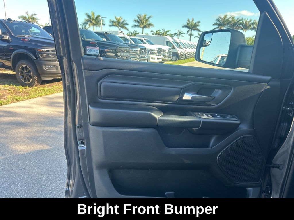 2025 Ram 1500 Tradesman photo 11