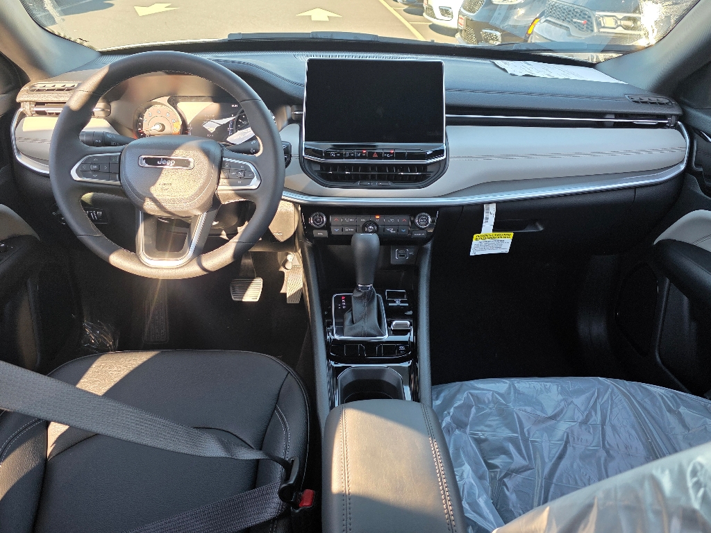 2026 Jeep Compass Limited photo 2