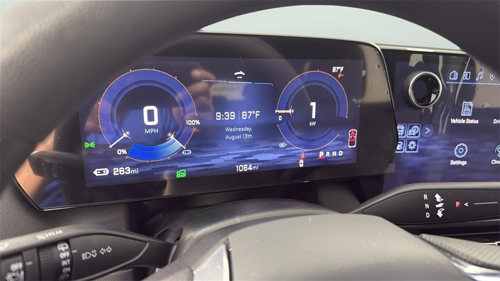 2025 Chevrolet Equinox EV LT photo 17