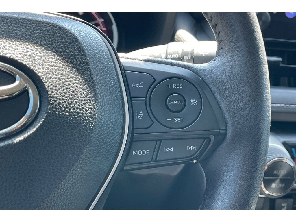 2023 Toyota RAV4 XLE photo 33