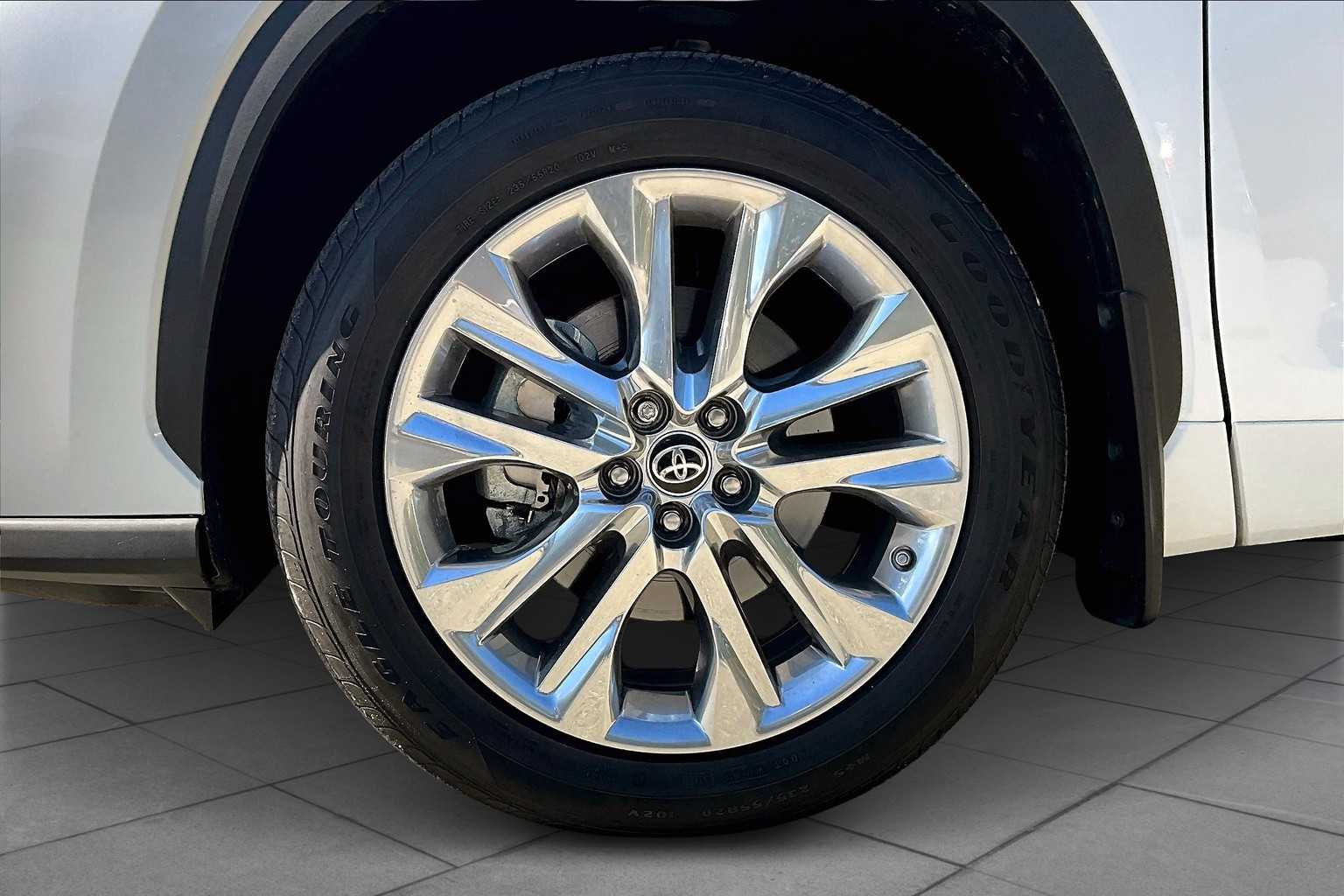 2024 Toyota Highlander Limited photo 10