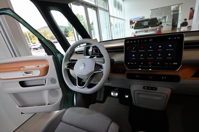 2025 Volkswagen ID. Buzz Pro Plus photo 25