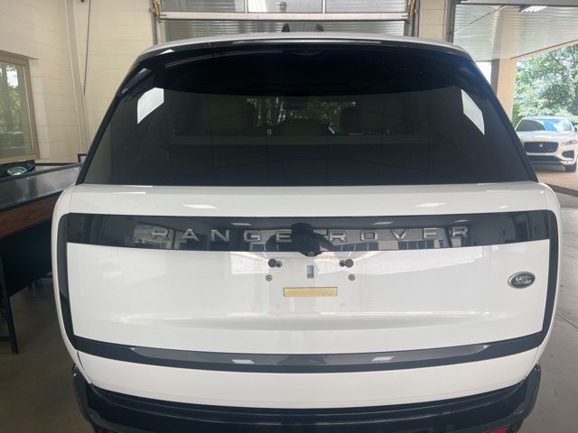 2023 Land Rover Range Rover SE photo 5