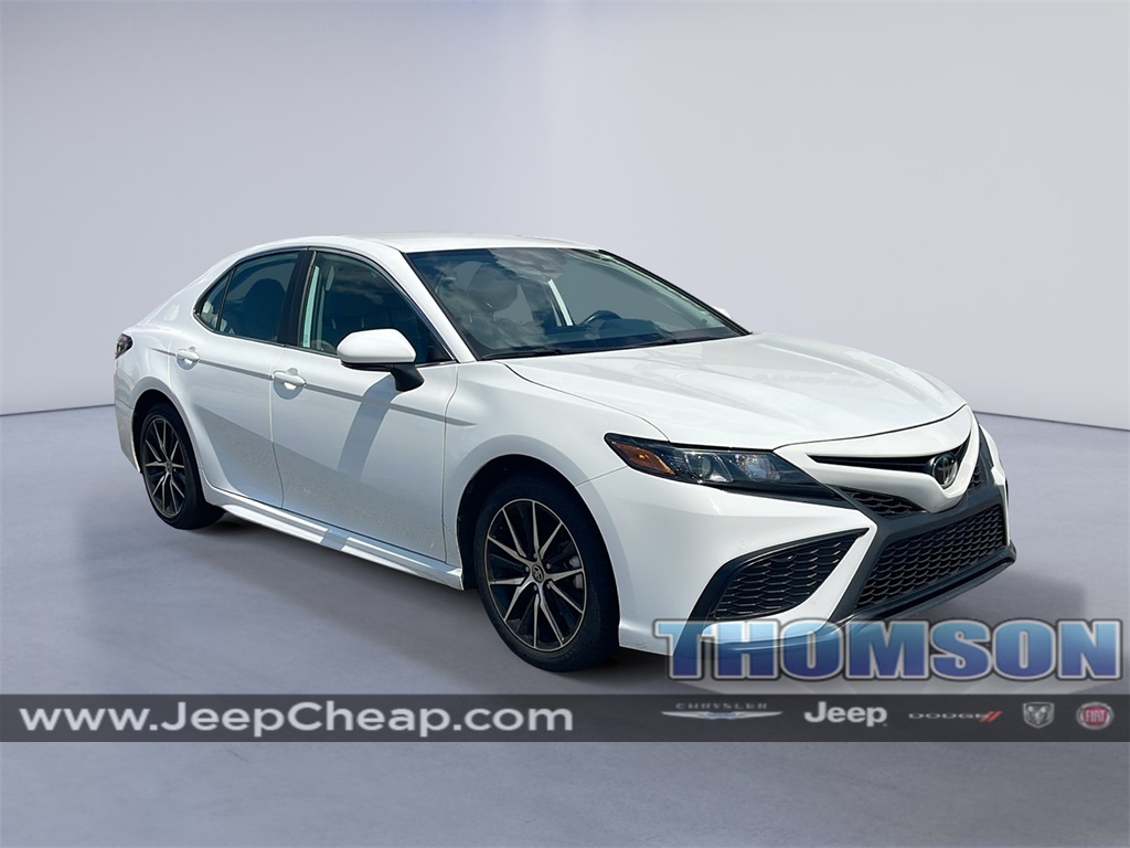 2024 Toyota Camry SE's photo