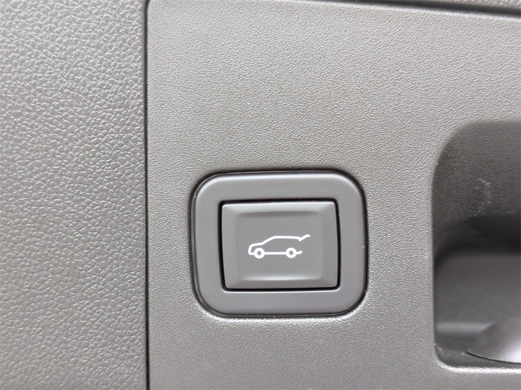 2024 Cadillac XT4 Premium Luxury photo 13