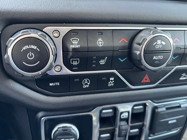 2024 Jeep Wrangler Sahara photo 19