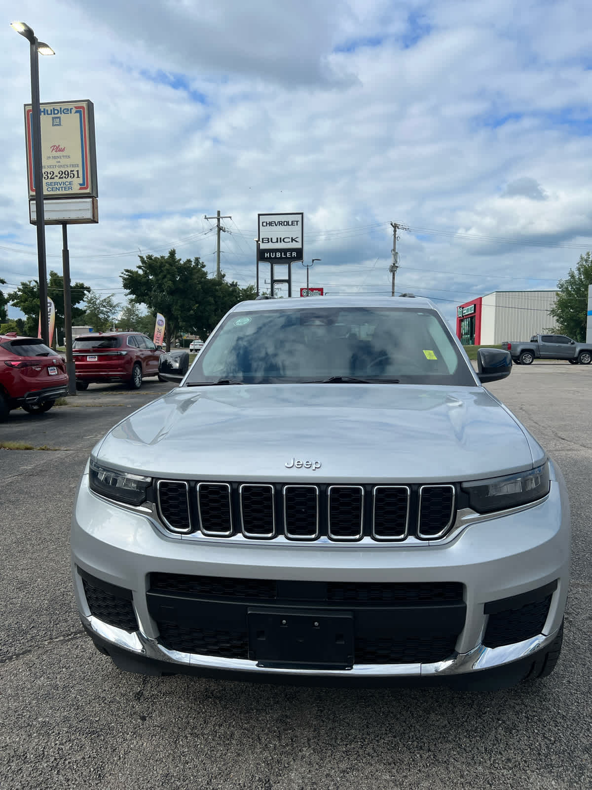 2023 Jeep Grand Cherokee Laredo photo 2
