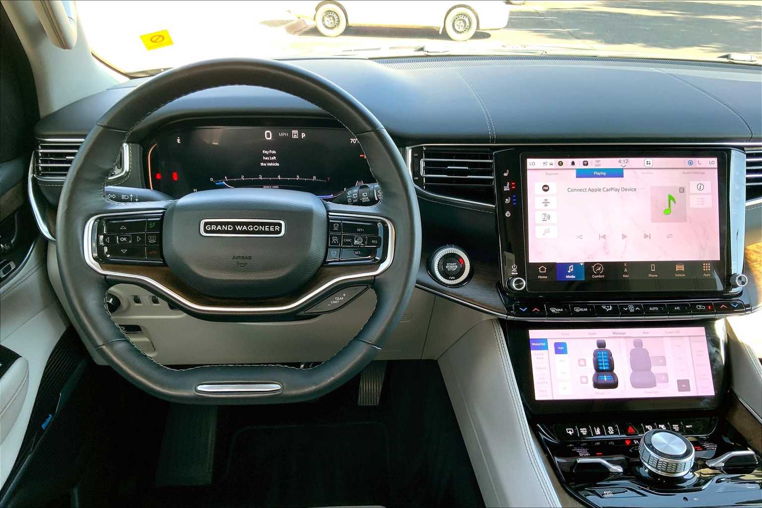 2023 Jeep Grand Wagoneer photo 4