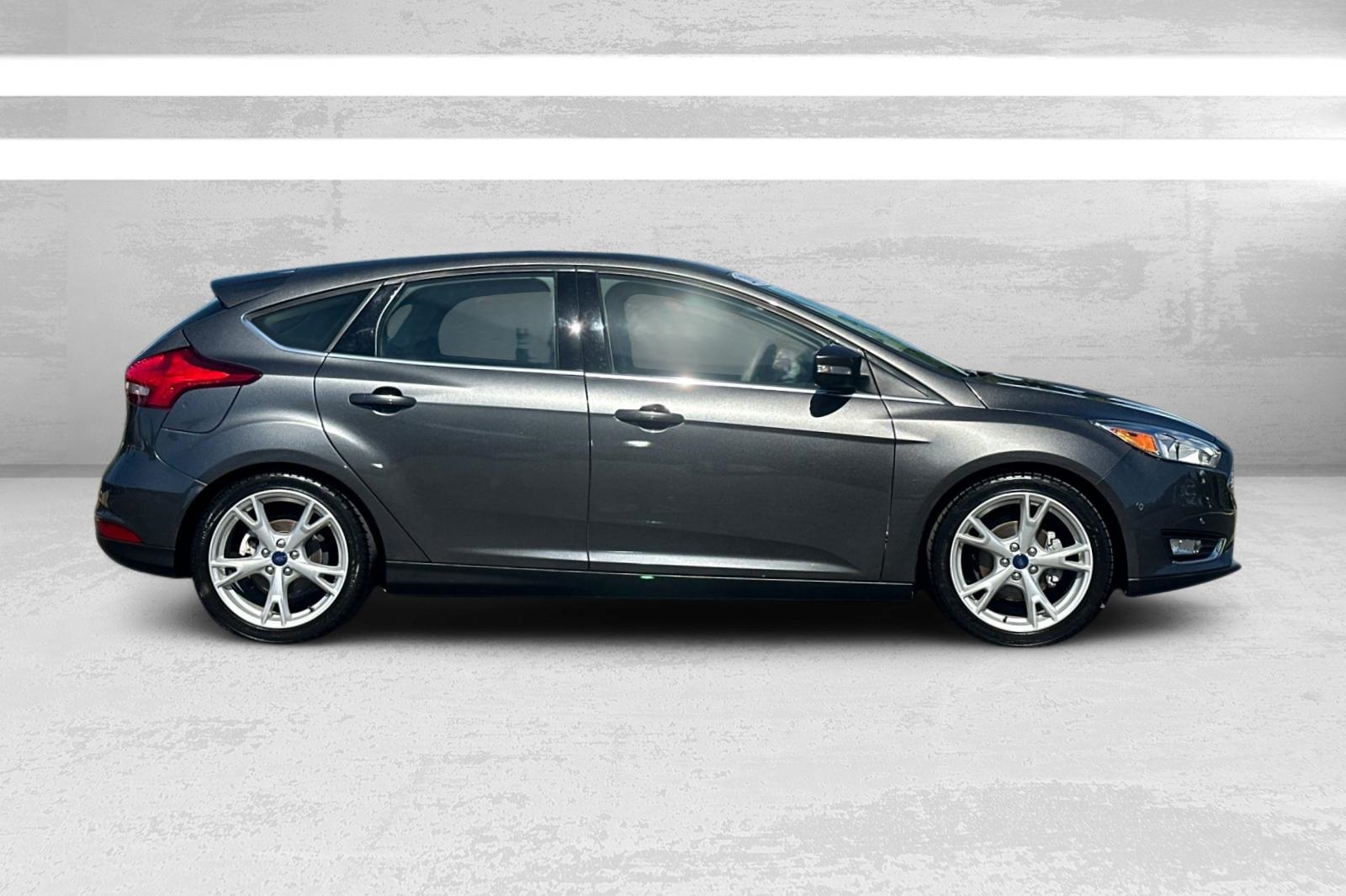 2015 Ford Focus Titanium photo 2