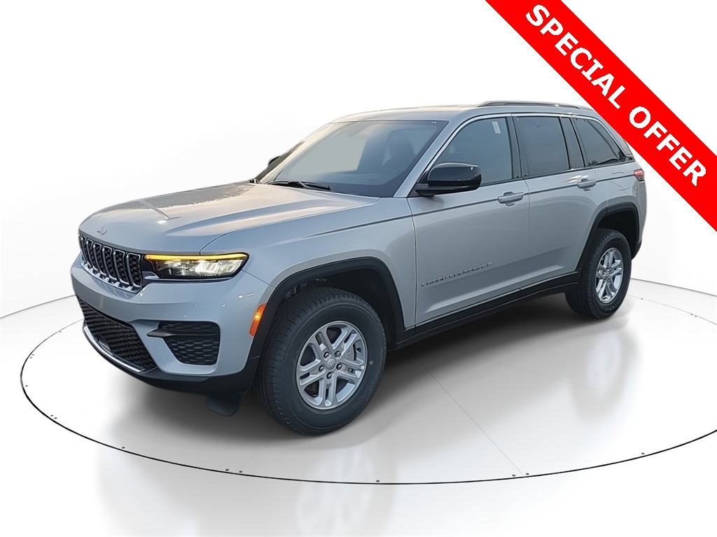 2025 Jeep Grand Cherokee Laredo photo 2