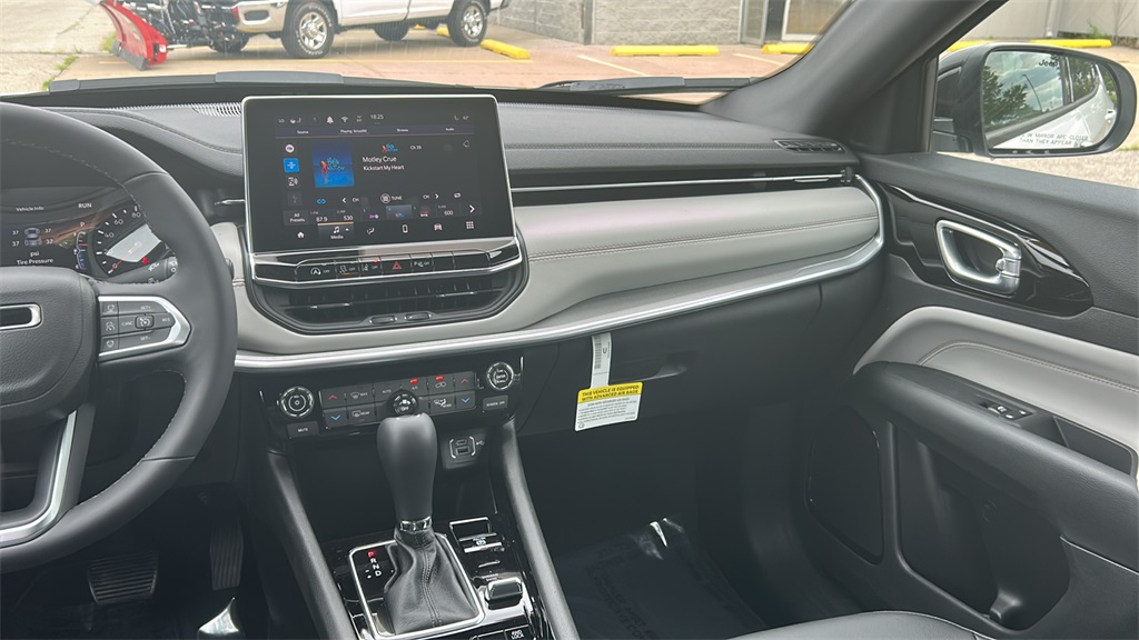 2025 Jeep Compass Limited photo 21