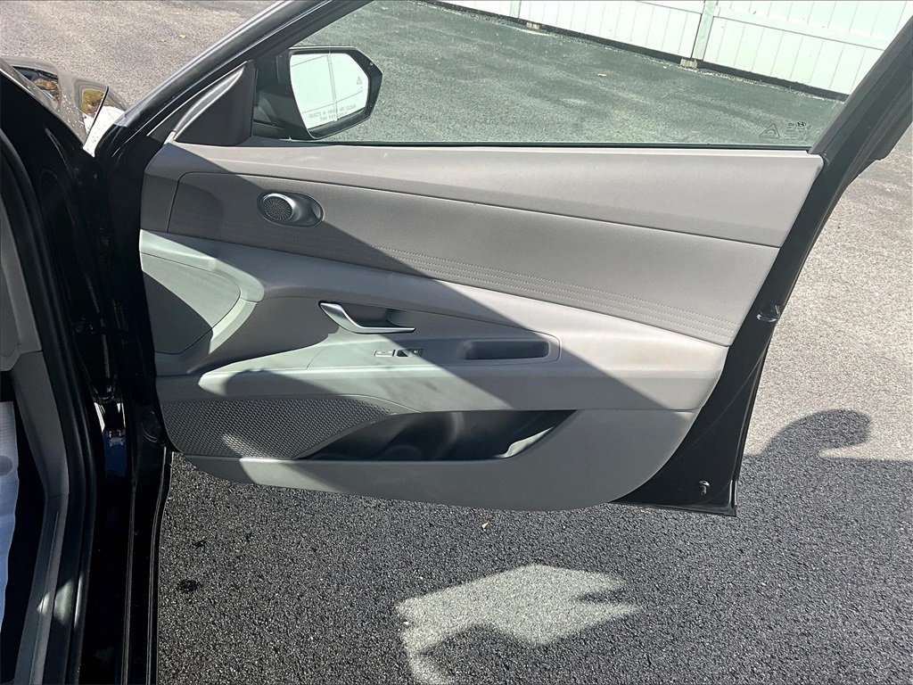 2024 Hyundai Elantra SE photo 11