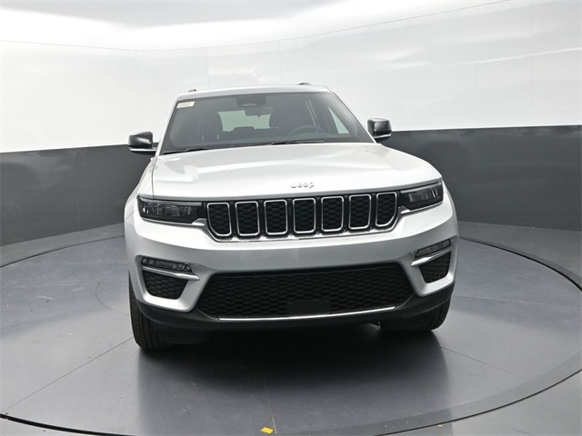 2025 Jeep Grand Cherokee Limited photo 2
