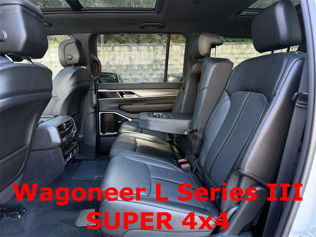2025 Jeep Wagoneer L Series III photo 14