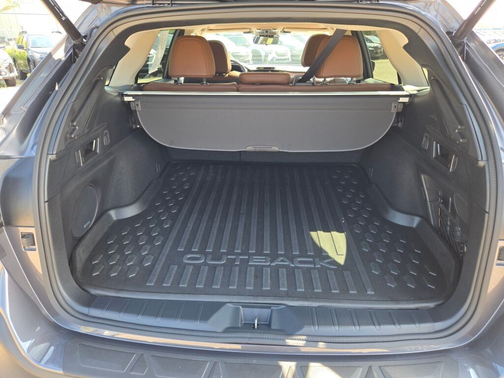 2023 Subaru Outback Touring photo 14