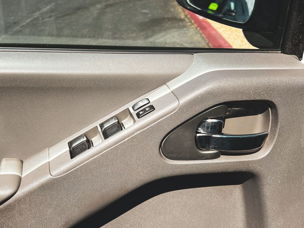 2017 Nissan Frontier SV photo 15