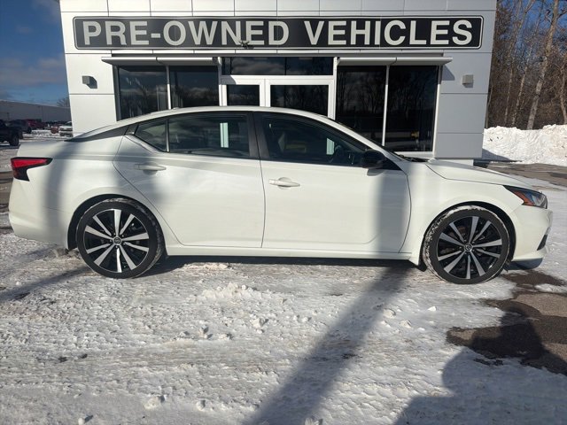 Used 2022 Nissan Altima SR with VIN 1N4BL4CV5NN349105 for sale in Gladwin, MI