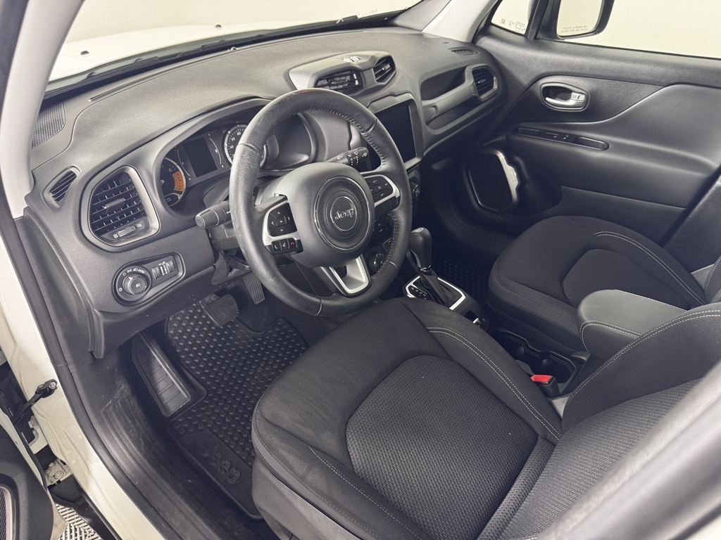 2023 Jeep Renegade Latitude photo 2