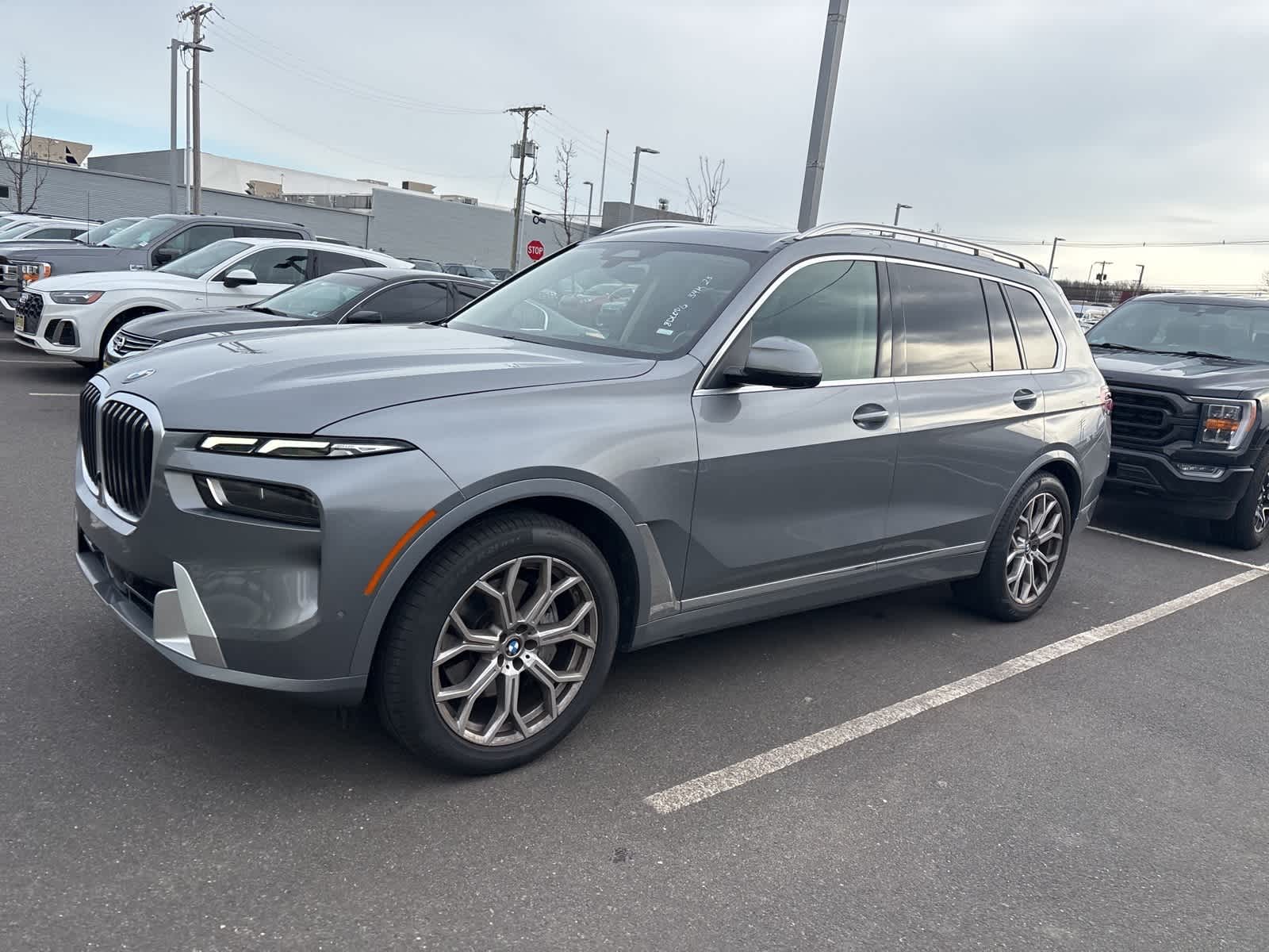 2023 BMW X7 40i's photo